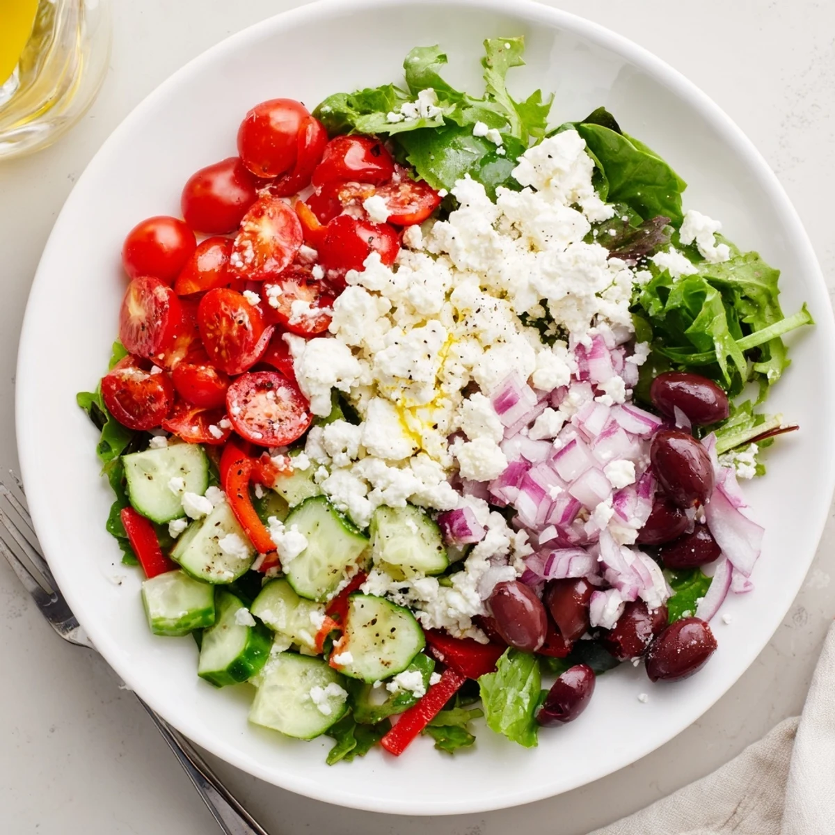 Fresh Salad Recipe with crisp greens, juicy tomatoes, and zesty lemon dressing.